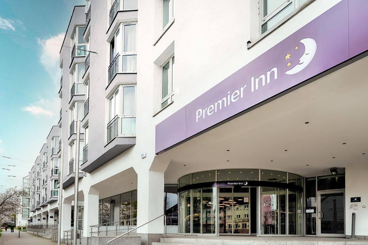 Premier Inn Stuttgart Bad Cannstatt Exterior foto